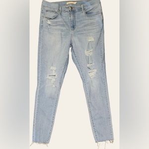 Levi 720 super skinny high rise distressed light wash jeans, size 32 waist! NWT!